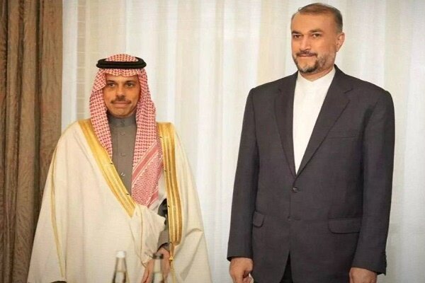 İran ve Suudi Arabistan dışişleri bakanları görüştü İran ve Suudi Arabistan dışişleri bakanları görüştü