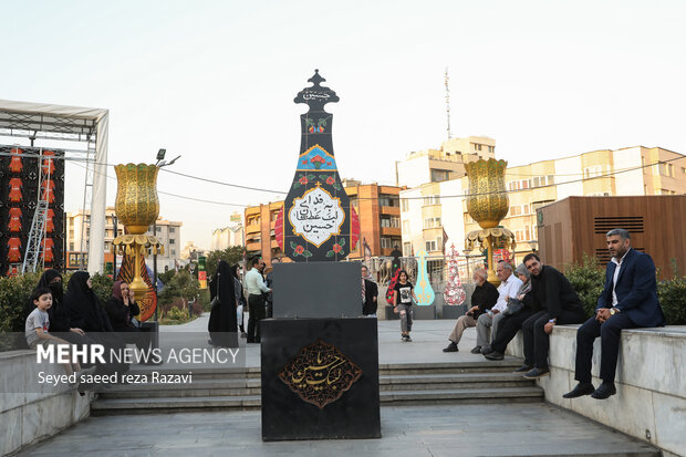 مراسم افتتاحیه رادیو اربعین بعدازظهر امروز پنج شنبه ۲۶ مرداد ماه ۱۴۰۲ با حضور احمد وحیدی وزیر کشور و با سخنرانی شیخ حسین انصاریان و مداحی محمدحسین پویانفر و جمعی از مسئولین کمیته اربعین در خیمه بزرگ هنرهای عاشورایی میدان هفت تیر برگزار شد