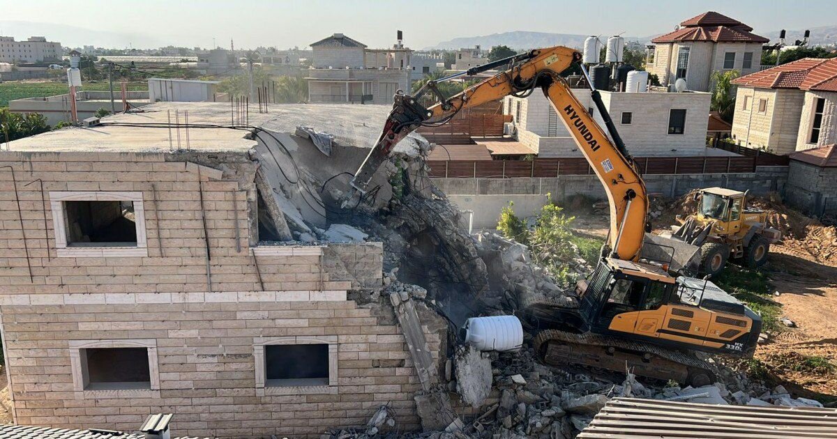 لحظه تخریب منزل مسکونی در کرانه باختری+ فیلم
