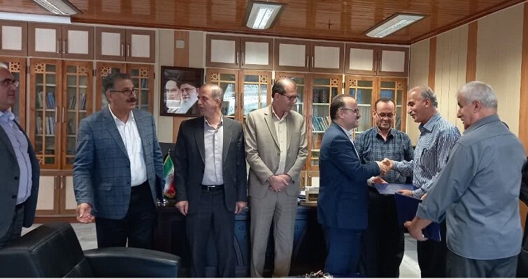 آزادگان افتخار ایران اسلامی هستند آزادگان افتخار ایران اسلامی هستند