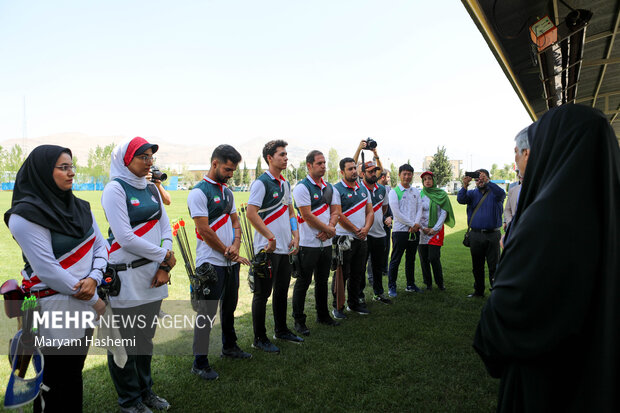 بازدید کیومرث هاشمی و محمودخسروی وفا از اردوی تیم ملی تیراندای 4