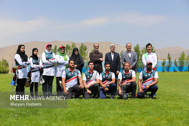 بازدید کیومرث هاشمی و محمودخسروی وفا از اردوی تیم ملی تیراندای 12