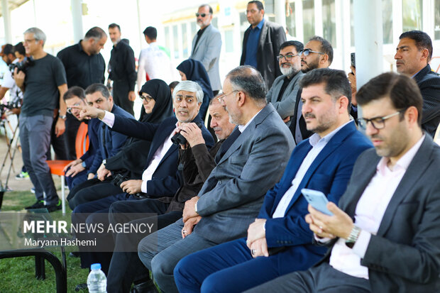 بازدید کیومرث هاشمی و محمودخسروی وفا از اردوی تیم ملی تیراندای 11