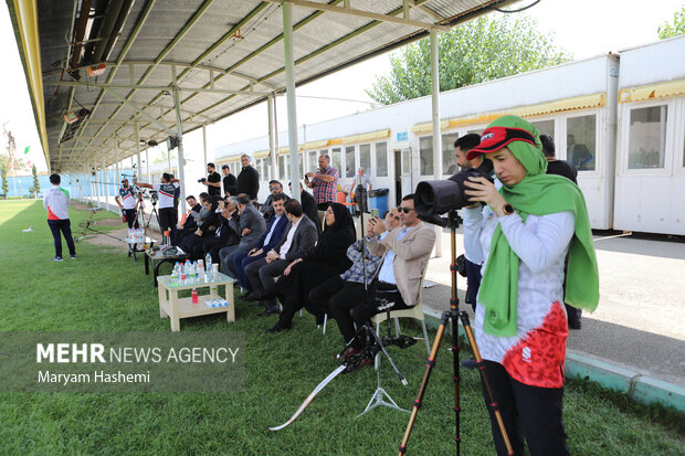 بازدید کیومرث هاشمی و محمودخسروی وفا از اردوی تیم ملی تیراندای 20