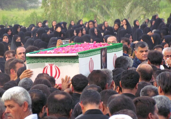 وداع با پیکر آزاده دوراهکی/ مردم سنگ تمام گذاشتند