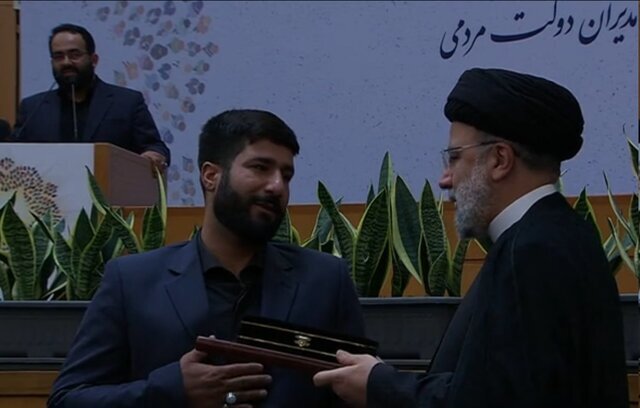 رئیسجمهوری از خادم حرم شاهچراغ تقدیر کرد