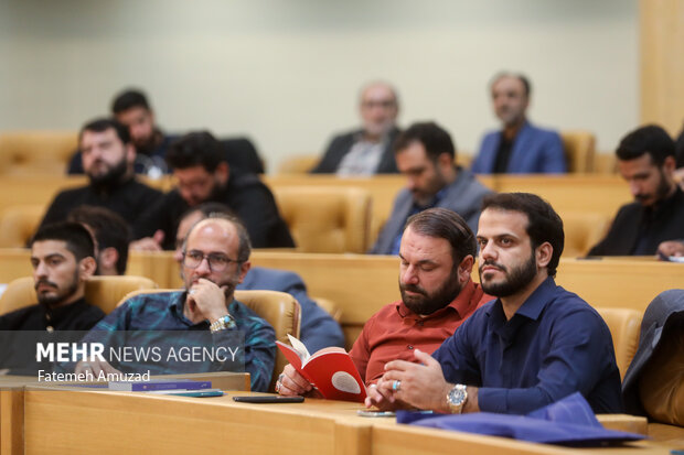 نخستین اجلاسیه ملی مردمی سازی دولت با حضور محمد مخبر معاون اول رئیس جمهور و علی اکبر احمدیان دبیر شورای عالی امنیت در سالن اجلاس سران برگزار شد