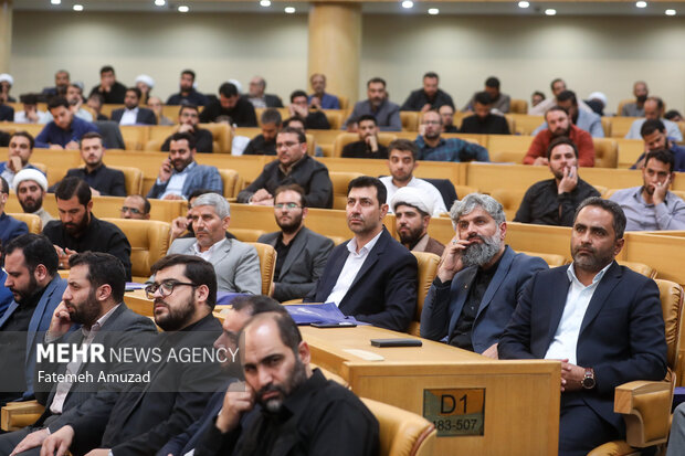 نخستین اجلاسیه ملی مردمی سازی دولت با حضور محمد مخبر معاون اول رئیس جمهور و علی اکبر احمدیان دبیر شورای عالی امنیت در سالن اجلاس سران برگزار شد