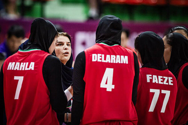 سرمربی یونانی تیم ملی بسکتبال بانوان وارد ایران شد 