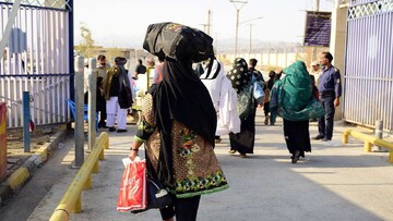 حضور گسترده زائران پاکستانی در مرز میرجاوه