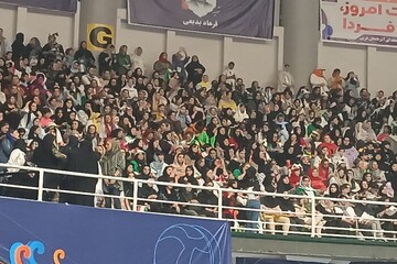 حضور نزدیک به ۸۰۰۰ تماشاگر ارومیه در بازی ایران با هنگ هنگ