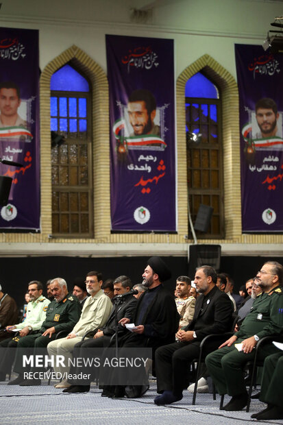 دیداراعضای ستاد برگزاری کنگره ملی شهدای استان اردبیل بارهبرانقلاب 7