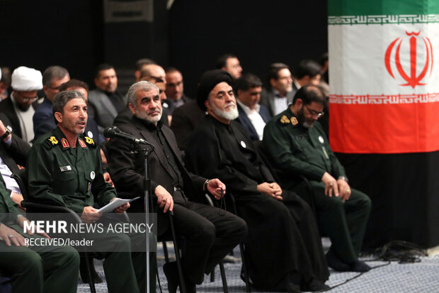 Leader meets members of Ardabil martyrs national congress
