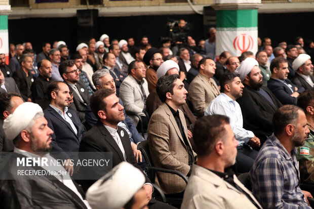 دیدار اعضای ستاد کنگره ملی بزرگداشت ۳۴۰۰ شهید استان اردبیل با رهبر معظم انقلاب اسلامی