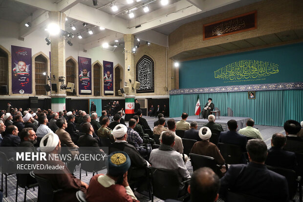 Leader meets members of Ardabil martyrs national congress
