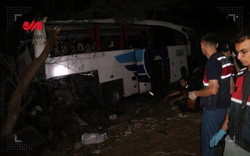 واژگونی اتوبوس در ترکیه/ ۱۲ نفر کشته و ۱۹ تن دیگر زخمی شدند
