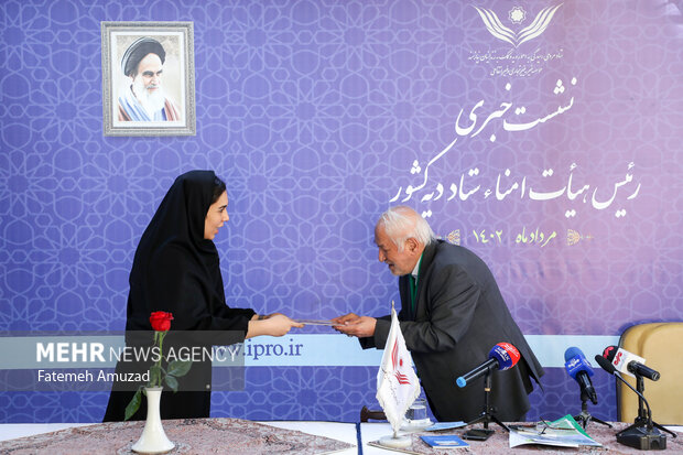 نشست خبری رییس هیئت امنای ستاد دیه کشور 12