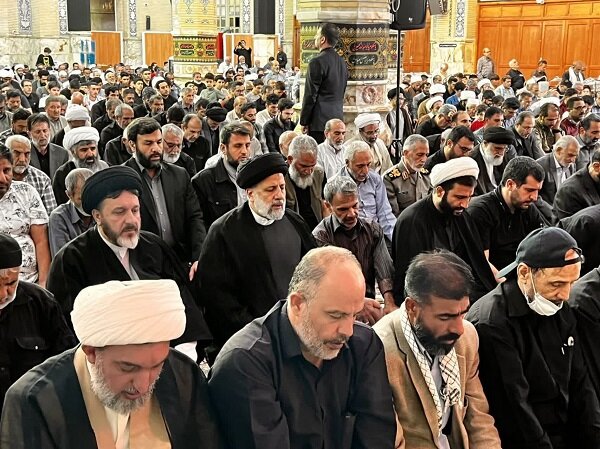 حضور رئیس جمهور در جمع نمازگزاران مسجد جمکران