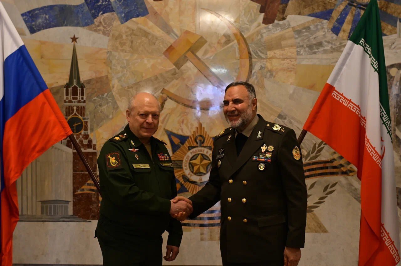 وفد عسكري إيراني يزور موسكو لمناقشة التعاون المشترك