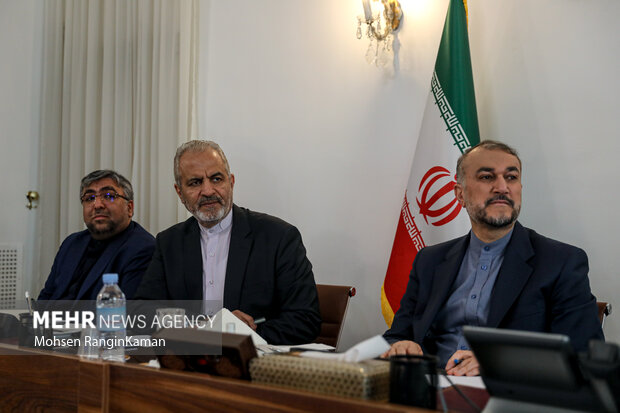 حسین امیرعبداللهیان وزیر امور خارجه در مراسم دیدار وزیر امورخارجه با اعضای کمیسیون امنیت ملی حضور دارد