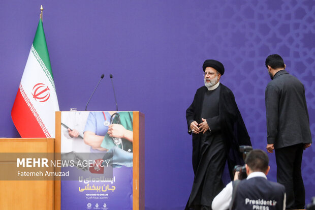 حجت الاسلام سید ابراهیم رئیسی رئیس جمهور در مراسم گرامیداشت روز پزشک حضور دارد