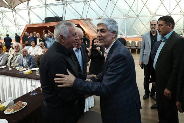 از تجارب پیشکسوتان برای توسعه ورزش و حل مشکلات استفاده میکنیم