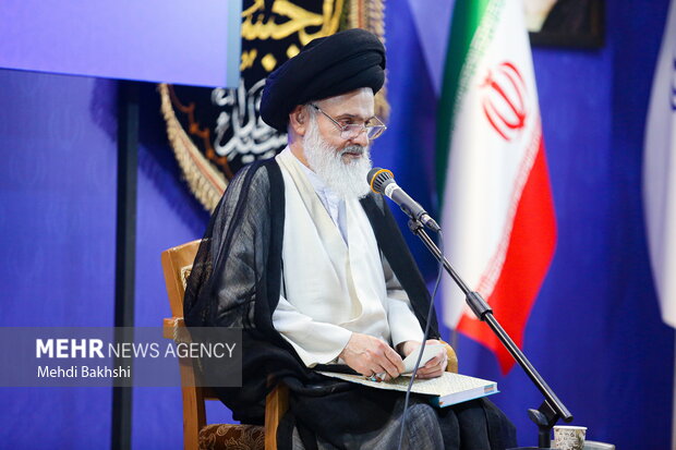 آیت الله حسینی بوشهری: جلوگیری از خروج سرمایهها از کشور امری ضروری است