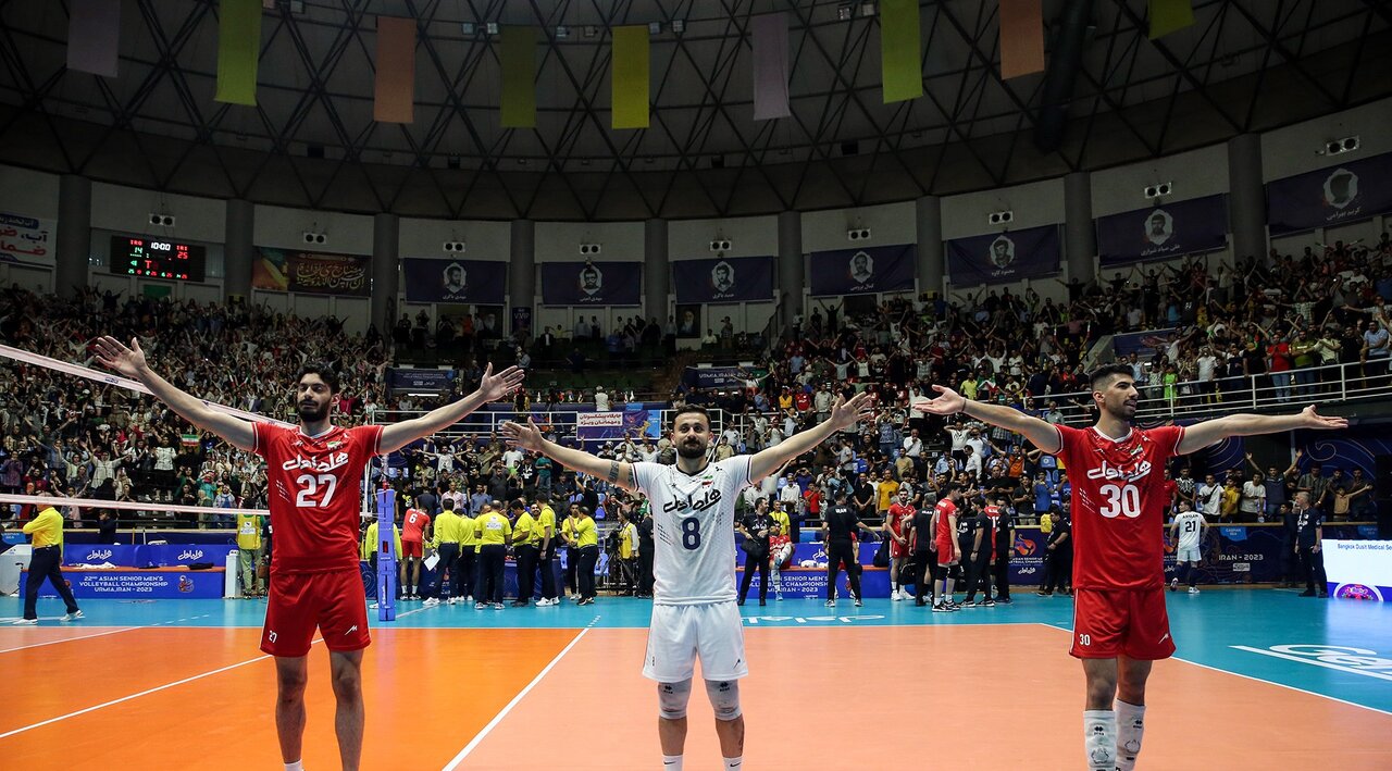 رونمایی از چهره ۱۲ تیم پلیآف/راه ناهمواروالیبال ایران برای فینال