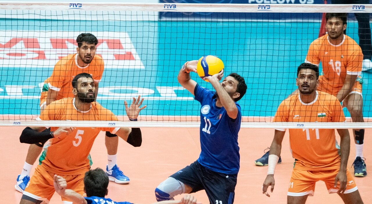 رونمایی از چهره ۱۲ تیم پلیآف/راه ناهمواروالیبال ایران برای فینال