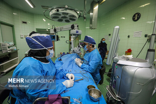  خدمت پزشکان در مراکز درمانی دانشگاه علوم پزشکی زنجان از قاب دوربین عکاس خبرگزاری مهر روایت می‌شود.
