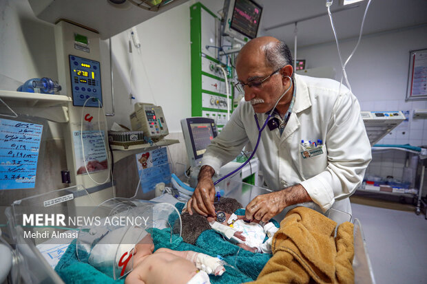  خدمت پزشکان در مراکز درمانی دانشگاه علوم پزشکی زنجان از قاب دوربین عکاس خبرگزاری مهر روایت می‌شود.