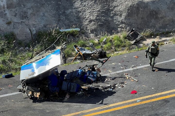 15 killed after bus carrying mostly migrants crash in Mexico