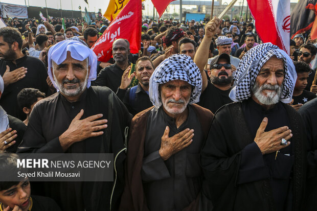 عشاق حسین در مسیر حسین (ع)