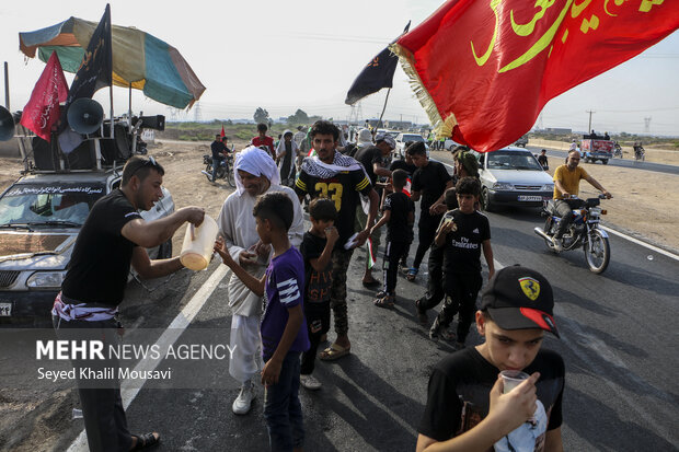 همگام با پیرغلامان حسینی در مسیر اربعین/ سفری برای کامل شدن