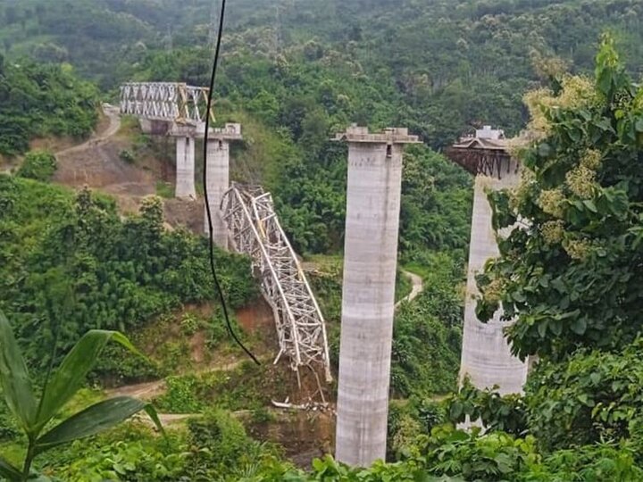 Railway bridge collapses in India kill at least 17