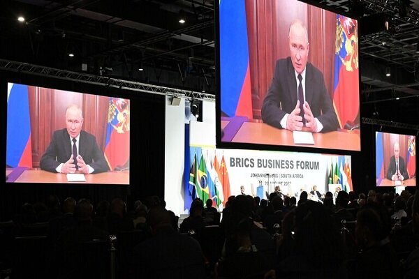بوتين: الغرب يسعى للهيمنة و"بريكس" توسع قدراتها