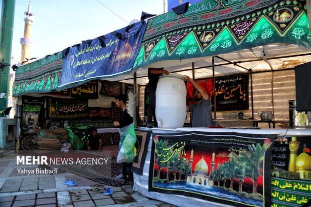 پذیرایی از زوار در مسیر برگشت از کربلا؛ روستای قمرالی چله