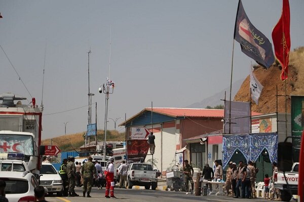 Temerçin sınırından Irak'a geçen Azerbaycanlı ziyaretçiler Temerçin sınırından Irak'a geçen Azerbaycanlı ziyaretçiler