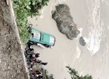 سقوط اتوبوس در رودخانه نزدیک پایتخت نپال ۸ کشته بر جای گذاشت
