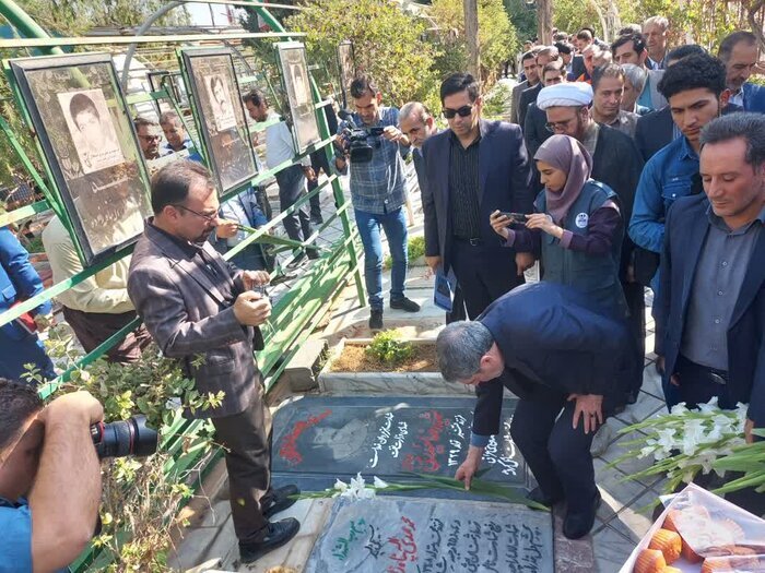ادای احترام مدیران فارس به شهدا 