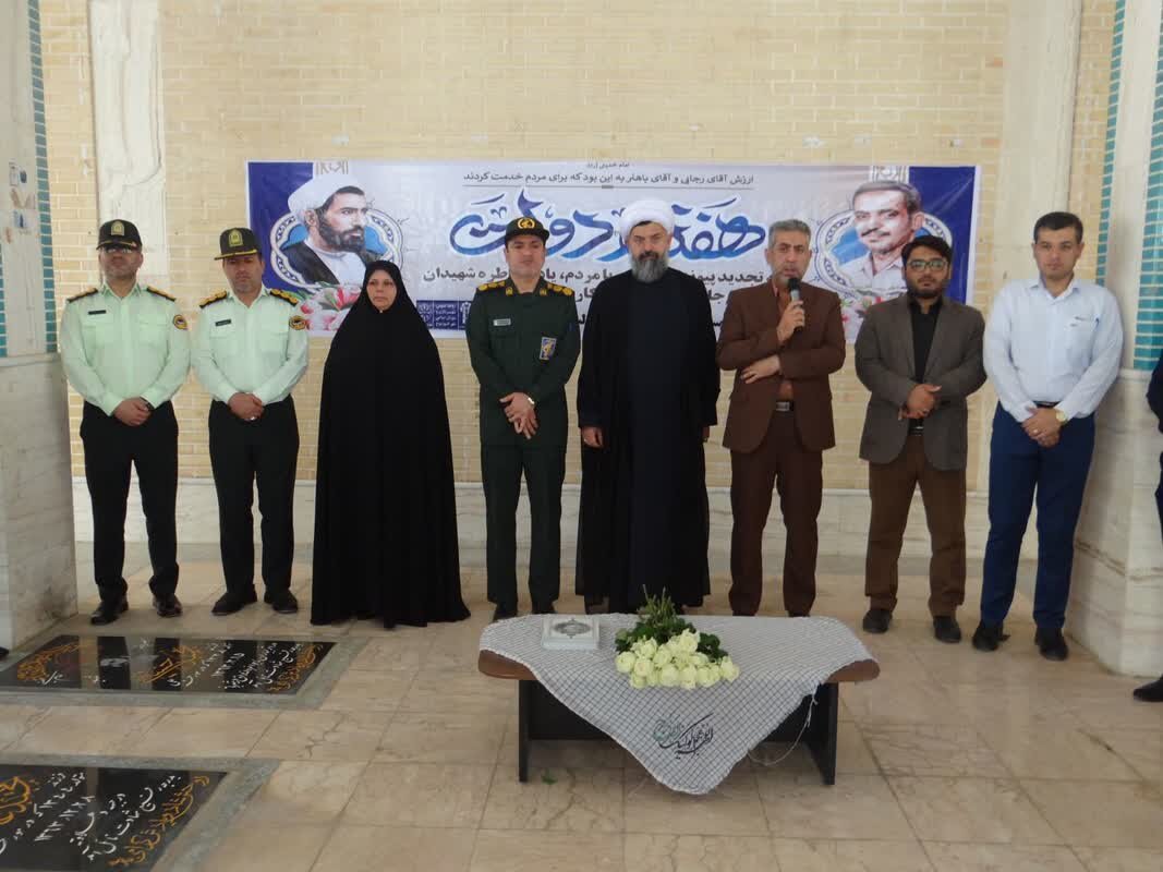 قبور مطهر شهدای شهر خورموج عطر افشانی و غبارروبی شد