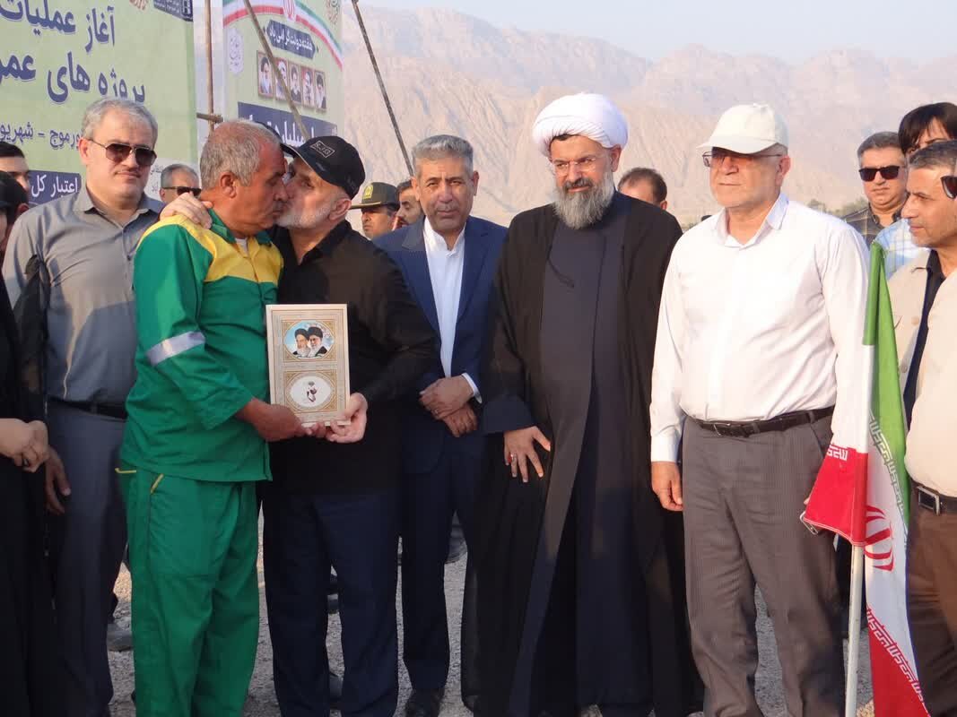 ۱۷ پروژه عمرانی و اقتصادی در دشتی افتتاح یا آغاز شد