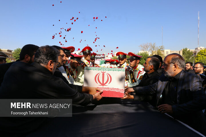 تشییع پیکر دو شهیدسانحه ریزش آوار منطقه ۱۹ تهران صبح چهارشنبه ۱۸ مرداد ۱۴۰۲ با حضور فرماندهان فراجا، خانواده و همرزمان این دو شهید در ستاد فاتب برگزار شد