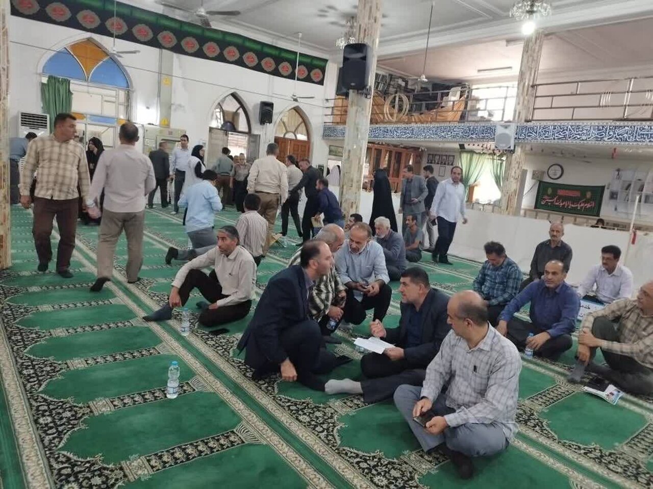 میز خدمت در مصلای لنگرود برپا شد