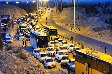 ترافیک سنگین در محور ایلام-مهران/زائرین دیگر مرزها را برای خروج از کشور انتخاب کنند