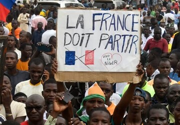 فرانسه صلح و امنیت بین‌المللی را تهدید می‌کند