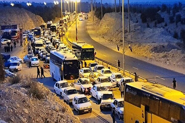 ترافیک سنگین در ایلام -مهران/ زائران مرزهای دیگر را انتخاب کنند