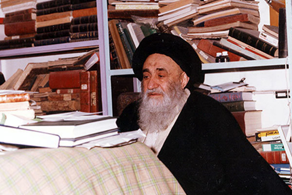 آیت الله مرعشی نجفی هیچگاه در طول عمر خود لباس خارجی نپوشید آیت الله مرعشی نجفی هیچگاه در طول عمر خود لباس خارجی نپوشید