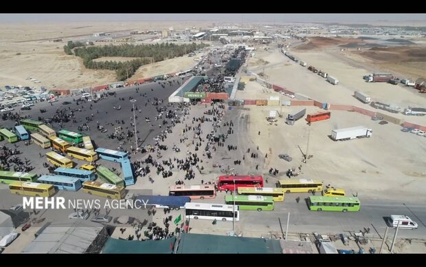 تصاویری از حضور زائران اربعین در مرز مهران