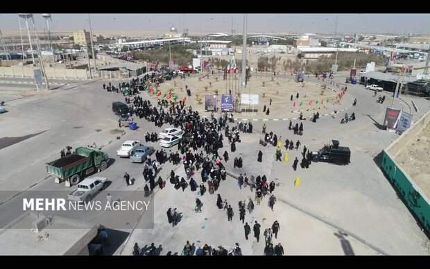 تصاویری از حضور زائران اربعین در مرز مهران